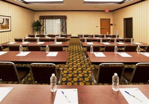 фото отеля Holiday Inn Express Hotel & Suites Buda
