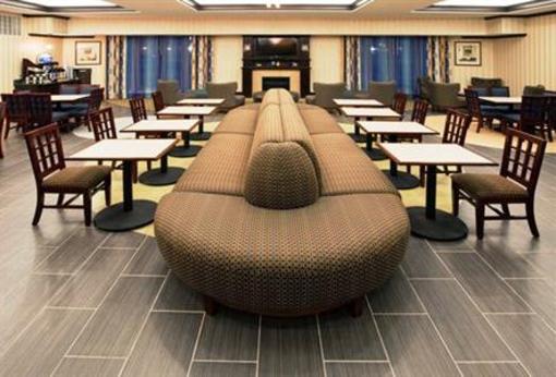 фото отеля Holiday Inn Express Hotel & Suites Buda