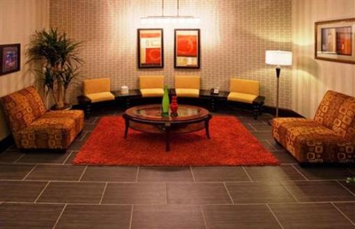 фото отеля Holiday Inn Express Hotel & Suites Buda