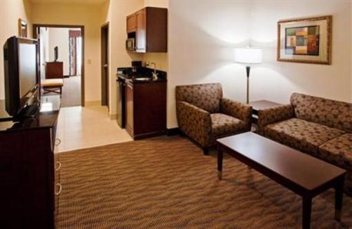 фото отеля Holiday Inn Express Hotel & Suites Buda