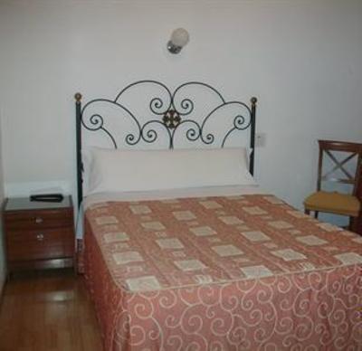 фото отеля Hostal Concepcion Arenal Madrid