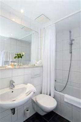 фото отеля Monopol Hotel Dusseldorf