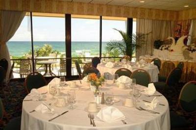 фото отеля Holiday Inn Highland Beach-Oceanside