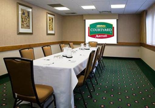 фото отеля Courtyard by Marriott Benton Harbor