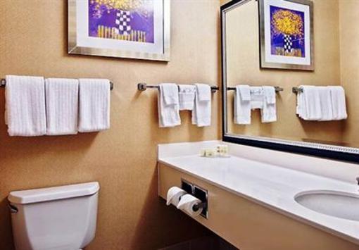 фото отеля Courtyard by Marriott Benton Harbor