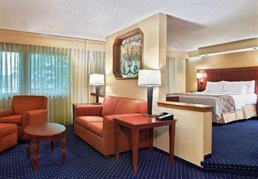 фото отеля Courtyard by Marriott Benton Harbor