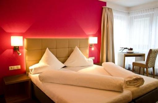 фото отеля Hotel Garni Alpenland