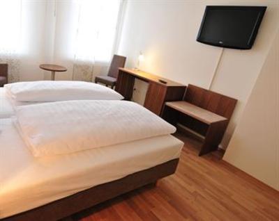 фото отеля Hotel Sonne Neuburg am Rhein
