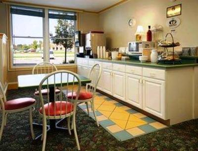 фото отеля Super 8 Motel Brooklyn (Michigan)
