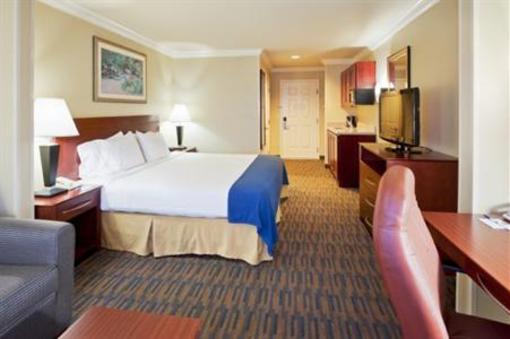 фото отеля Holiday Inn Express Hotel & Suites Watsonville