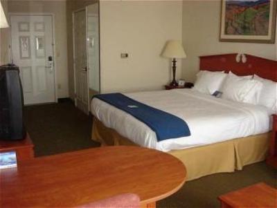 фото отеля Holiday Inn Express Hotel & Suites Watsonville