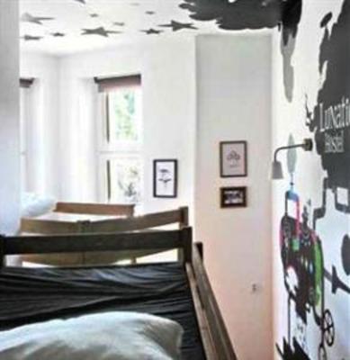 фото отеля Lunatic Hostel