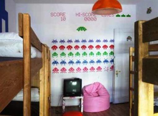 фото отеля Lunatic Hostel