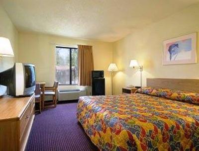 фото отеля Super 8 Motel Beaumont/I-10 E