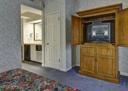 фото отеля Econo Lodge & Suites Grand Rapids