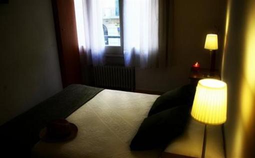 фото отеля Hostal El Ninot