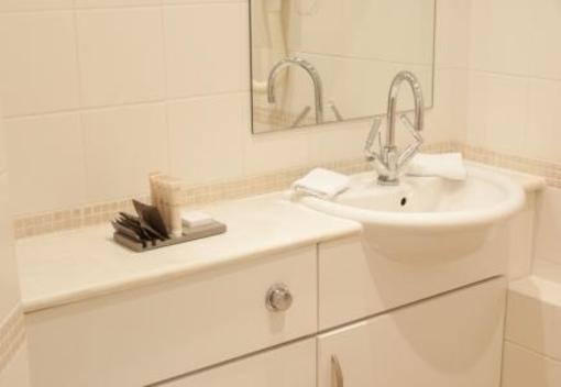 фото отеля Clarendon Serviced Apartments Knights Place