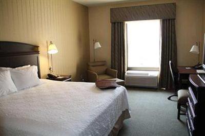фото отеля Hampton Inn & Suites Plattsburgh
