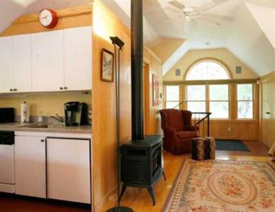 фото отеля Frog Meadow Farm B&B