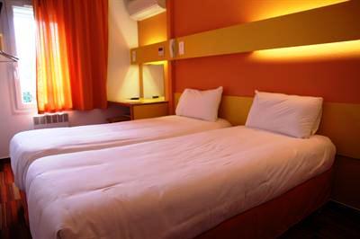 фото отеля P'tit Dej-HOTEL Bordeaux Lac