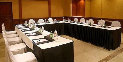 фото отеля The LaLiT Mumbai