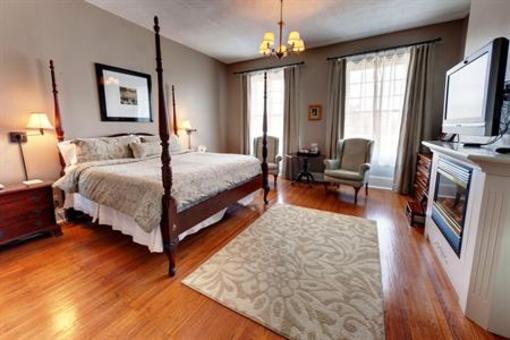 фото отеля The Woodlawn Inn