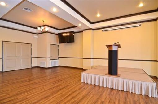 фото отеля Best Western Plus Emory At Lake Fork Inn & Suites