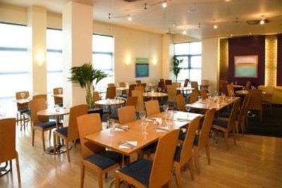 фото отеля Premier Inn London Wimbledon South