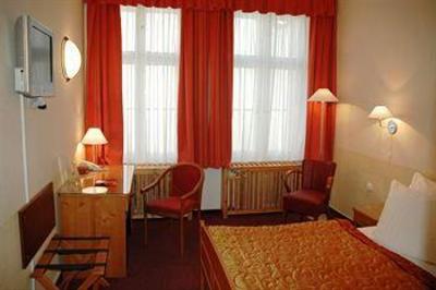 фото отеля Cloister Inn Hotel