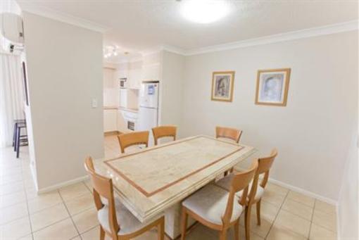 фото отеля Capricornia Apartments Broadbeach Gold Coast
