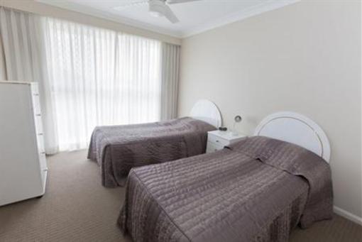 фото отеля Capricornia Apartments Broadbeach Gold Coast