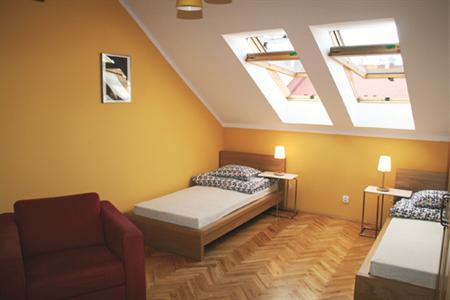 фото отеля Dizzy Daisy Hostel DD Downtown