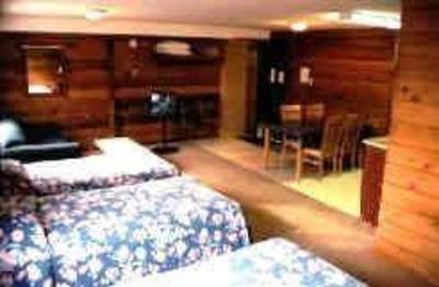 фото отеля Raccoon Lodge Motel Sylvan Lake