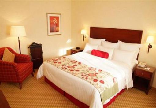 фото отеля Marriott Cheshunt Hotel