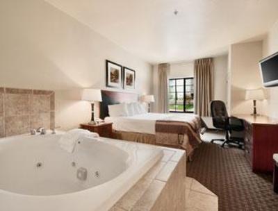 фото отеля Baymont Inn & Suites Granbury