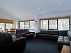 фото отеля Cedarwood Apartments