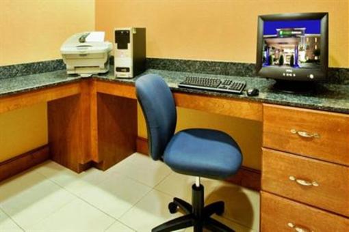 фото отеля Holiday Inn Express Hotel & Suites Richmond North Ashland