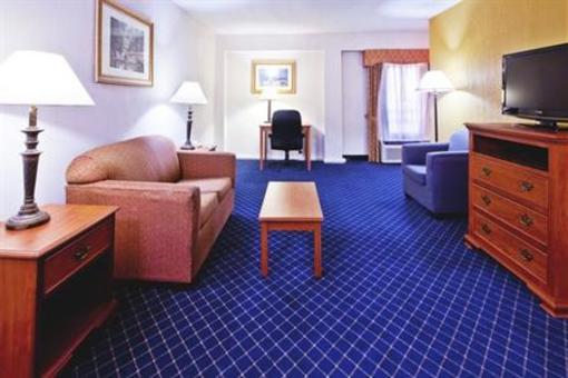 фото отеля Holiday Inn Express Hotel & Suites Nashville - I-40 & 1-24 Spence Lane