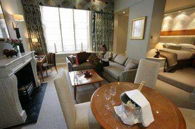 фото отеля Macdonald New Blossoms Hotel