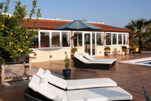 фото отеля Four Points Villa