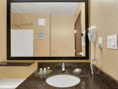 фото отеля Microtel Inn and Suites Buda