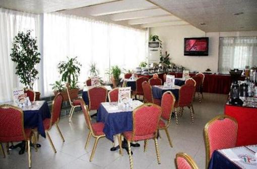 фото отеля Ramee Guestline Hotel Apartment 3
