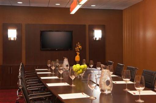 фото отеля Crowne Plaza Boston-Newton Hotel