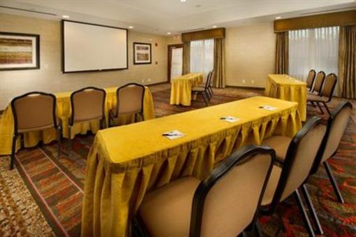 фото отеля Holiday Inn Express Hotel & Suites Uvalde
