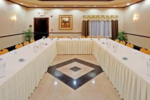 фото отеля Holiday Inn Express Hotel & Suites Newton Sparta