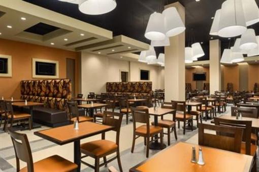 фото отеля Embassy Suites Orlando Lake Buena Vista South