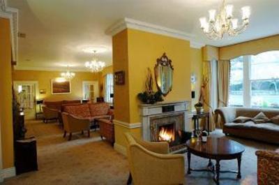 фото отеля Old Ground Hotel Ennis