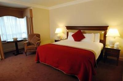 фото отеля Old Ground Hotel Ennis
