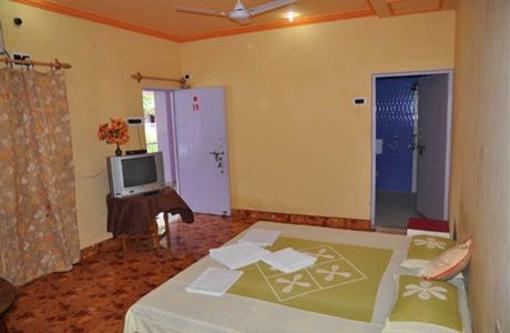 фото отеля Hotel Goverdhan Tourist Complex