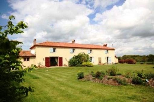 фото отеля Domaine du Revetison Chambres d'Hotes Chantonnay